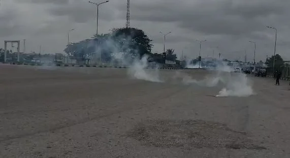 Police fire teargas to disperse #EndSARS memorial at Lekki Toll Gate