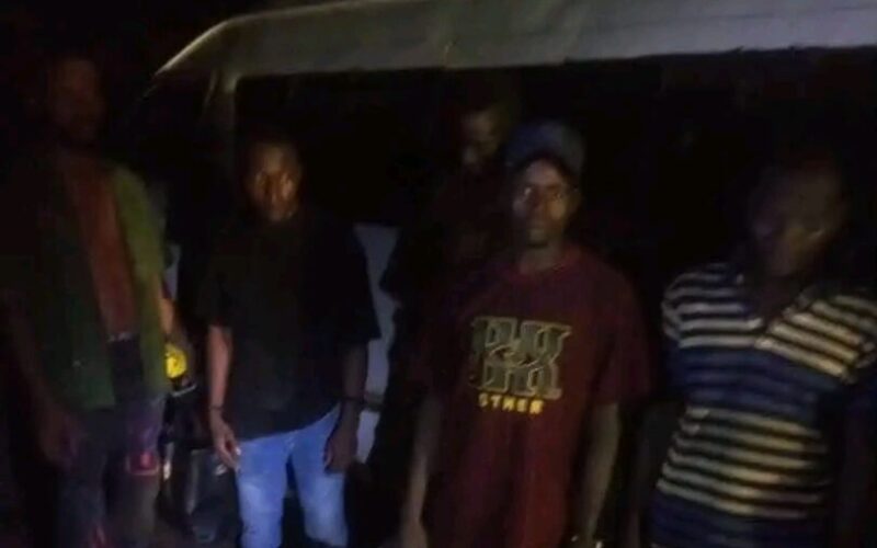 Soldiers rescue 11 passengers from kidnappers in Kogi Soldiers rescue 11 passengers from kidnappers in Kogi