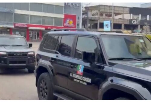 Outrage as First Lady Remi Tinubu donates Toyota Prado SUVs to APC youth leaders [VIDEO]