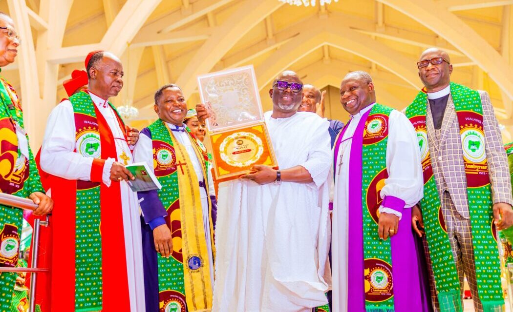Gov Oborevwori Urges Ethical Leadership In Politics, Receives CAN Award