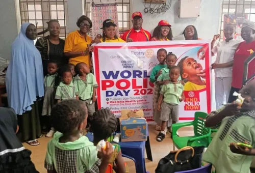 Polio:​‌‌⁠‍​​‍⁠⁠‍‌​​​⁠​​‍‌​ Rotary Vaccinates 40 Pupils In Ibadan