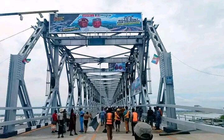 Nigerian govt reopens First Niger Bridge after 38 days of closure