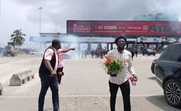 Police Teargas, Disperse Residents, Political Figures from Laying Wreaths  – THISDAYLIVE