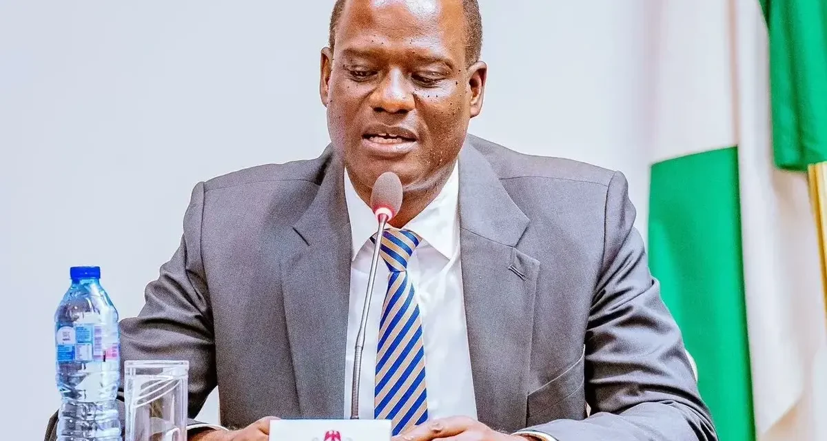 FG rules out return to fuel subsidy, multiple exchange rates